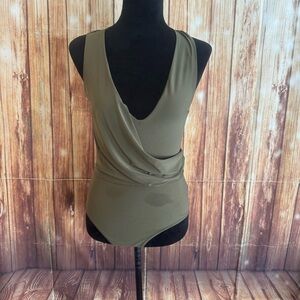 Fashion Nova Women’s Sleeveless Deep V Neck Wrapped Green Bodysuit Size Small